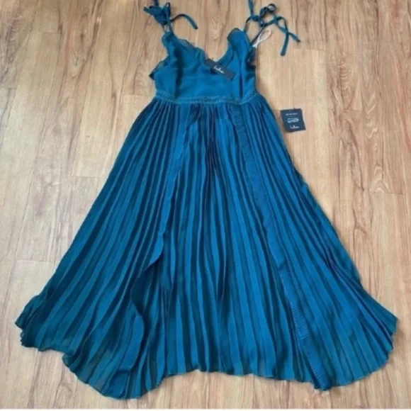 Lulus Never a Dull Moment Tie-Strap Pleated Midi Dress Emerald Green XSmall